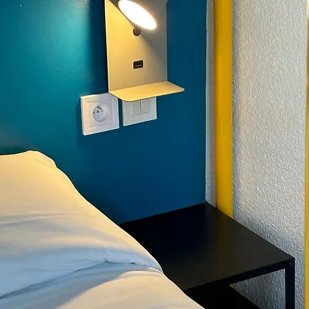 Face West Le Pontet Hotel 2*