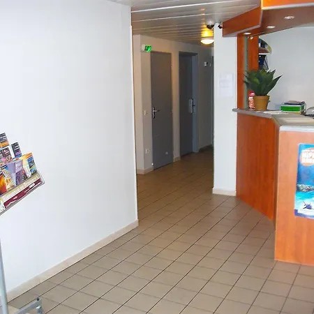 Hotel Face West Le Pontet 2*